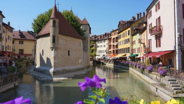 アヌシーで美味しい水と雄大な自然を満喫した