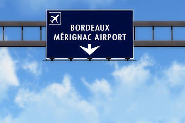 送迎専用車:ボルドー空港~市内(©SHUTTERSTOCK)